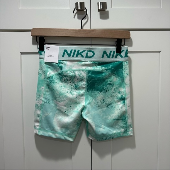 NIKE [XL] Girl's PRO 3" Training Shorts-Green Tie Dye - Picture 5 of 6